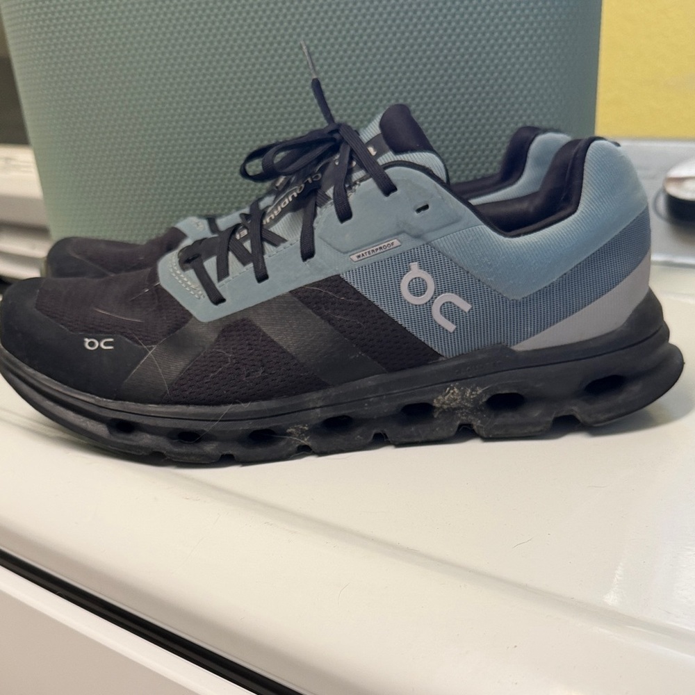 On Running Men's Black and Gray Athletic Shoes